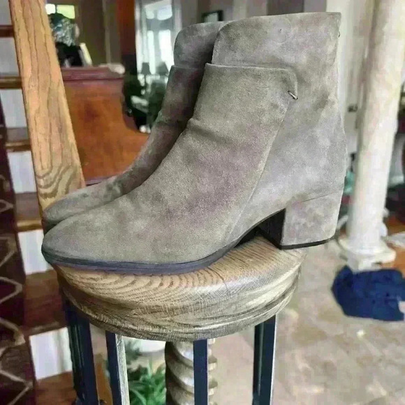 Sesto Meucci Italian ladies Booties. Gray Suede Size 10. Excellent condition. - Picture 5 of 11